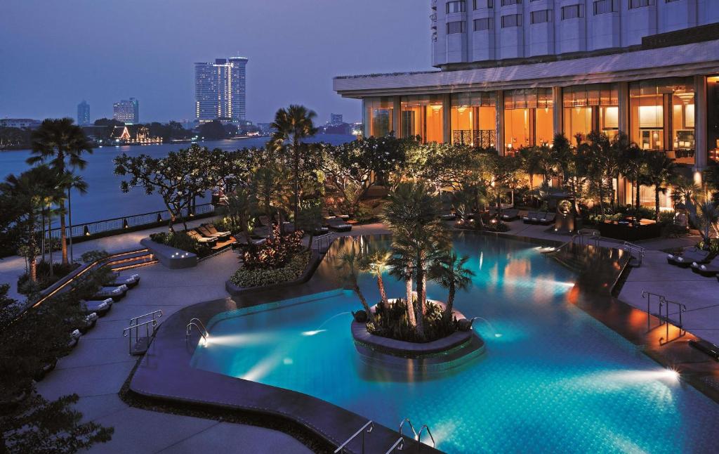Luxury Pool at Shangri-La Bangkok