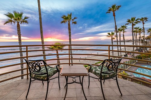 Pacific Terrace Room