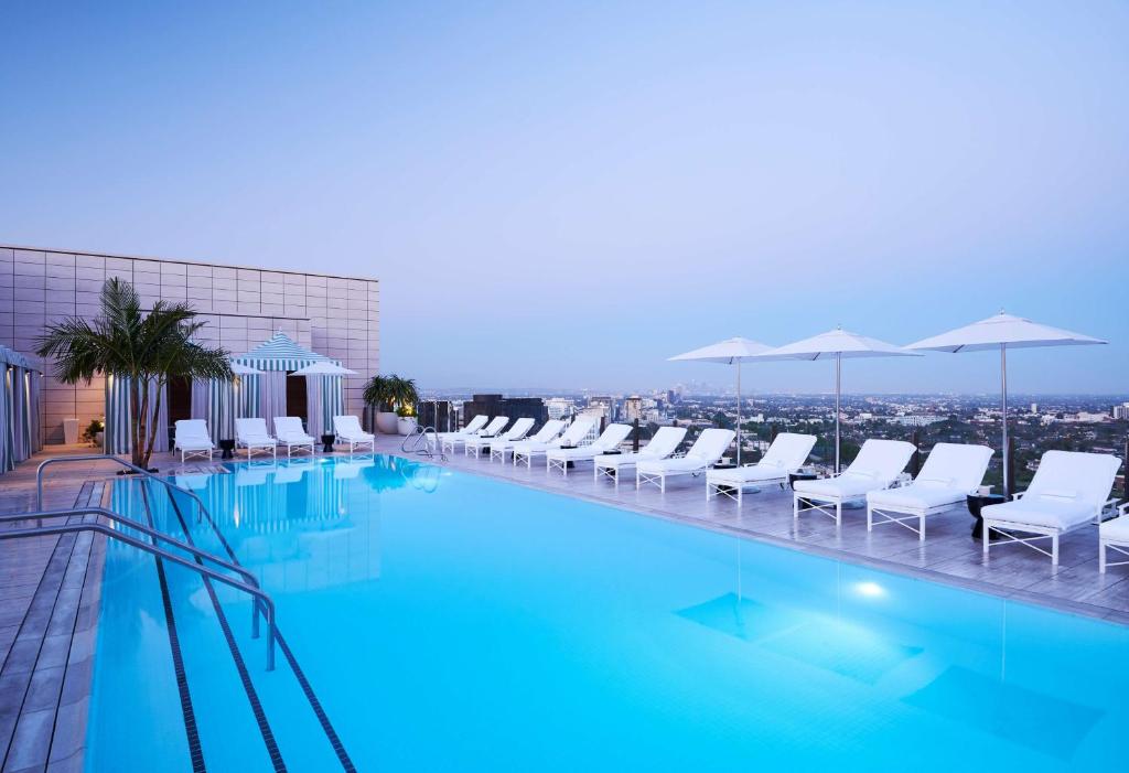 Waldorf Astoria Pool