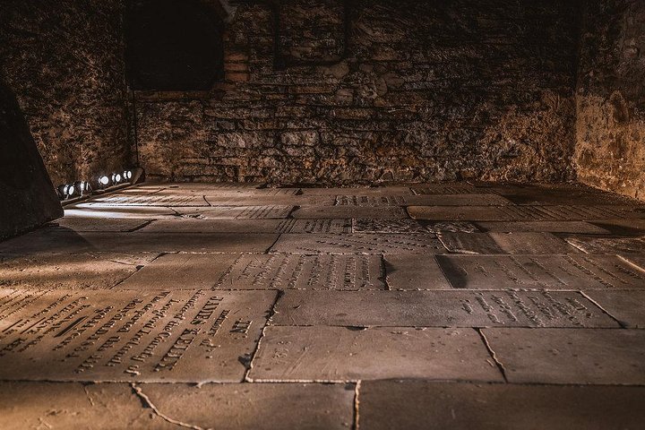 Guide explaining history