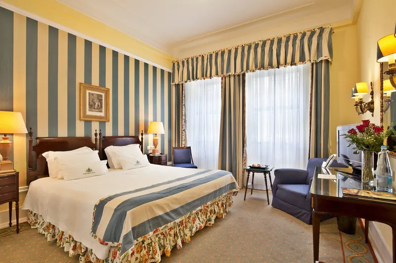 Hotel Avenida Palace historic lobby