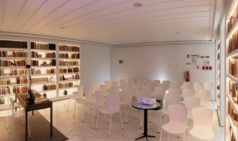 Lisboa Pessoa Hotel cozy room