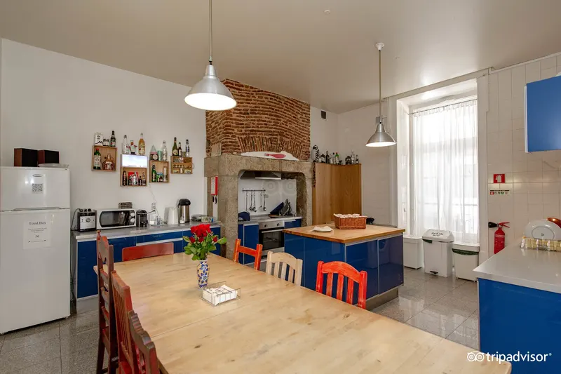 Lisbon Lounge Hostel dining area