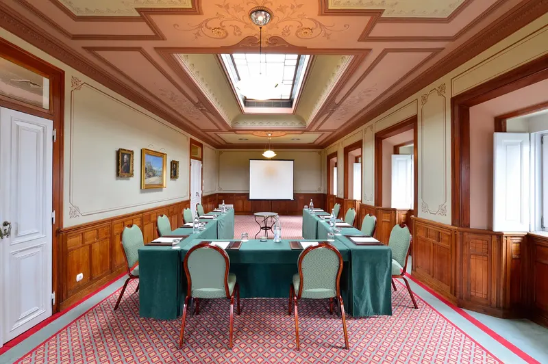 Pestana Palace Lisboa garden work area