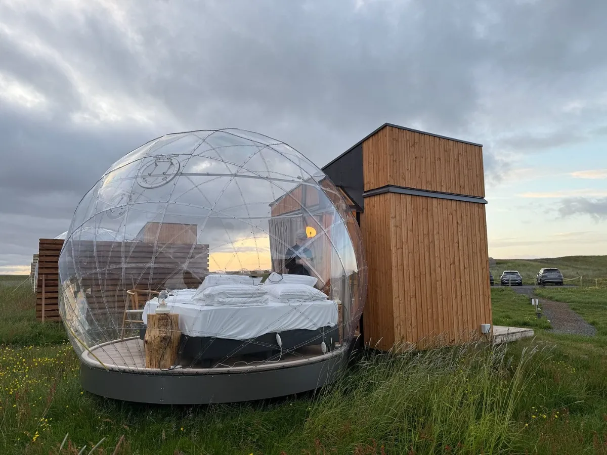 Aurora Igloo Cozy Interior Bed