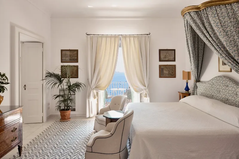 Le Sirenuse Elegant Pool