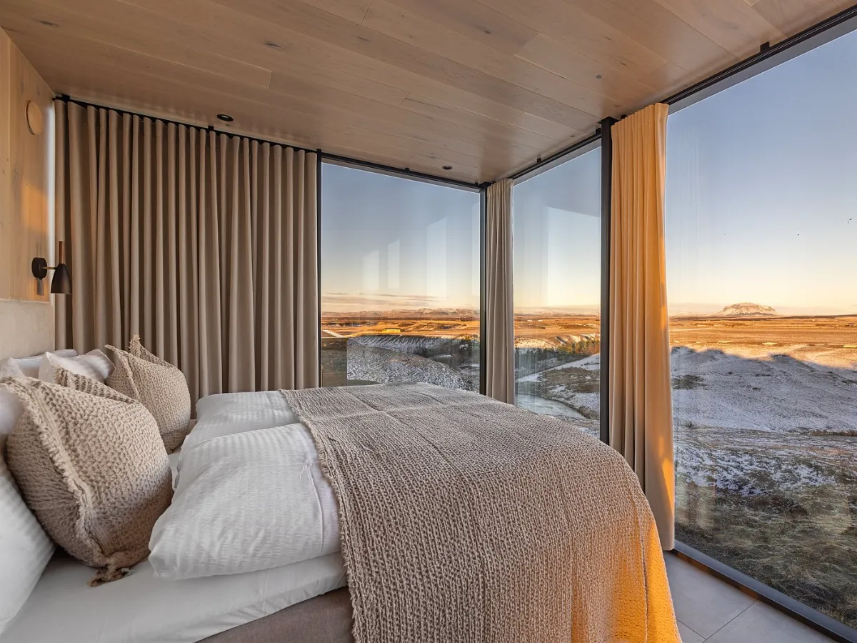 OOD Hekla Horizon Mirror House Exterior