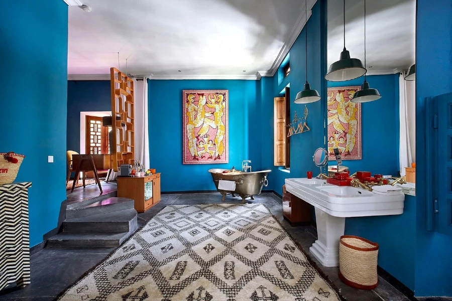 El Fenn Art-Lined Corridor