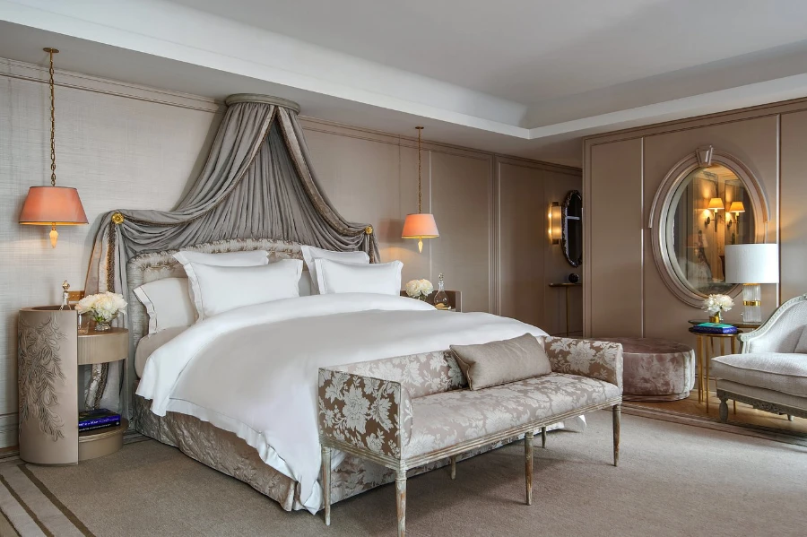 Hotel de Crillon Les Ambassadeurs chef's counter