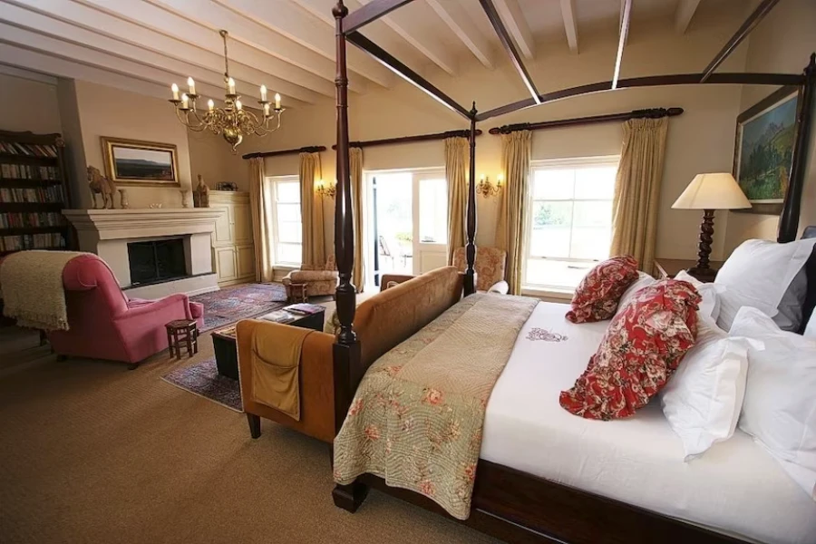 Kurland Hotel suite with a Tsitsikamma mountain view