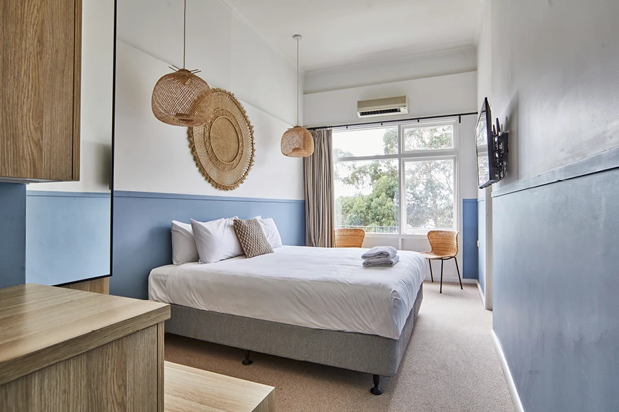 Lorne Hotel surf town room with an ocean view