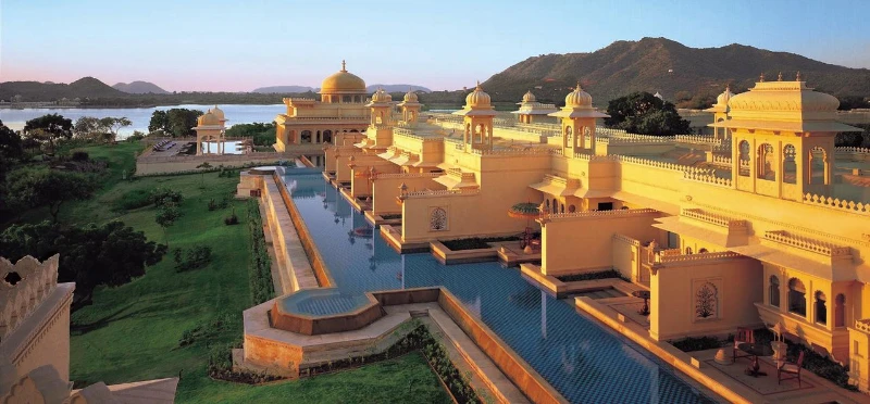 Oberoi Udaivilas hand-carved sandstone jali screen Rajasthan craft