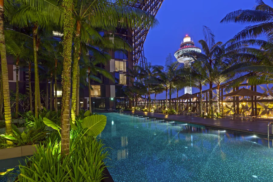 Crowne Plaza Changi Airport Jewel waterfall Singapore