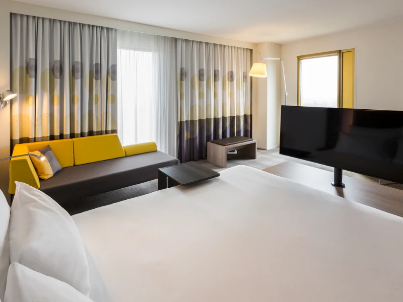 Novotel Amsterdam Schiphol Airport guest room