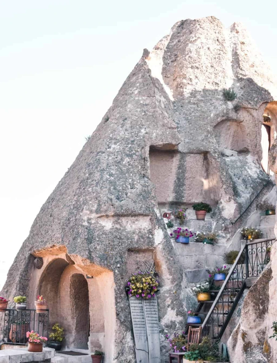 Sultan Cave Suites Goreme rooftop breakfast with balloons