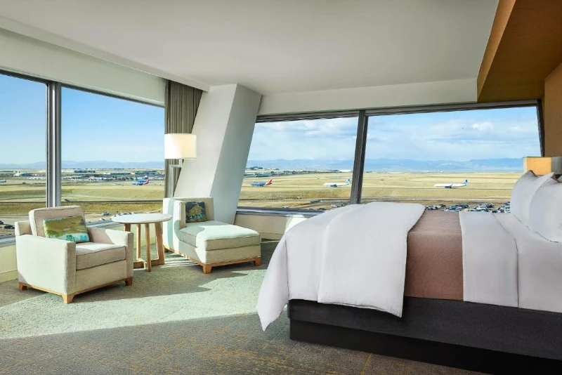 Westin Denver International Airport runway view room