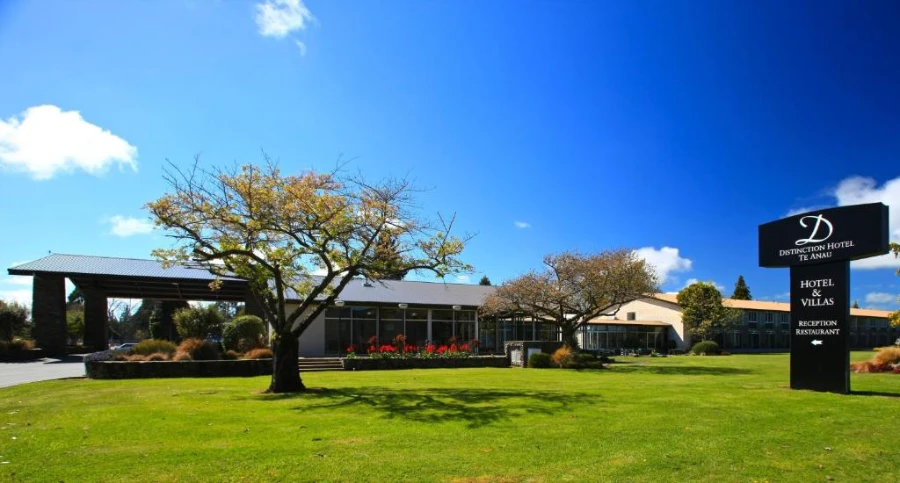 Distinction Te Anau Hotel Lake Villa