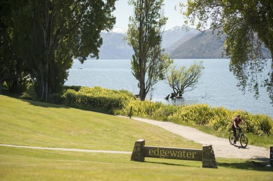 Edgewater Resort Wanaka Kayaks Water Access