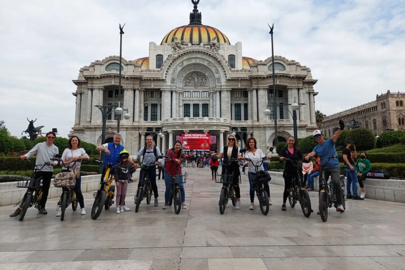 Mexico City e-bike tour taco stop Polanco