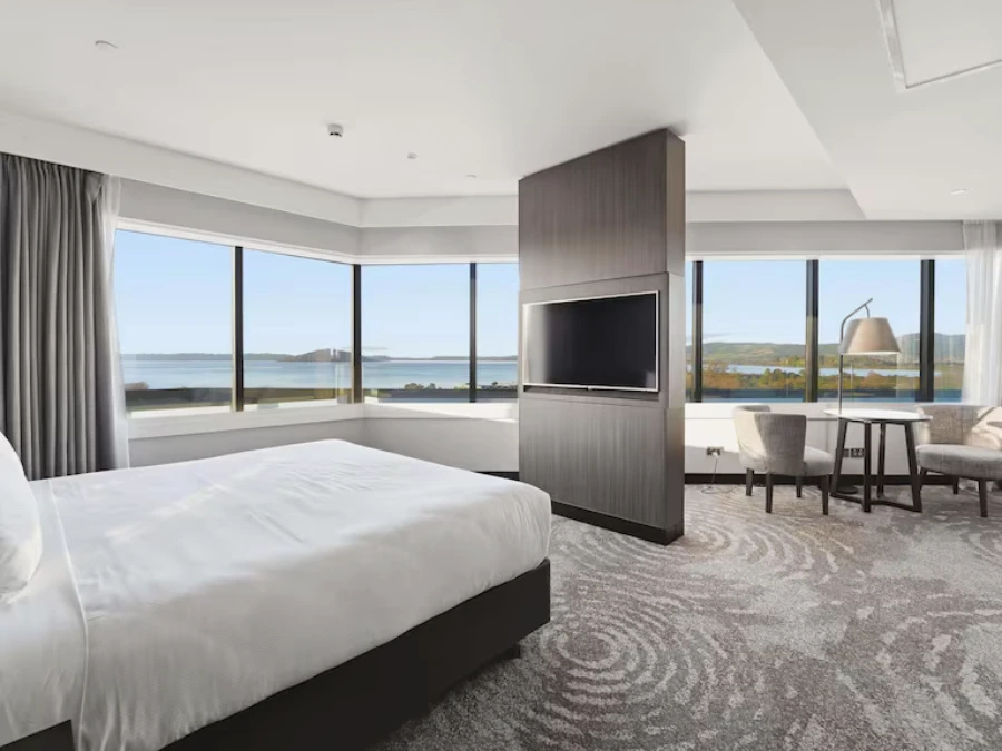 Pullman Rotorua Suite Lake View