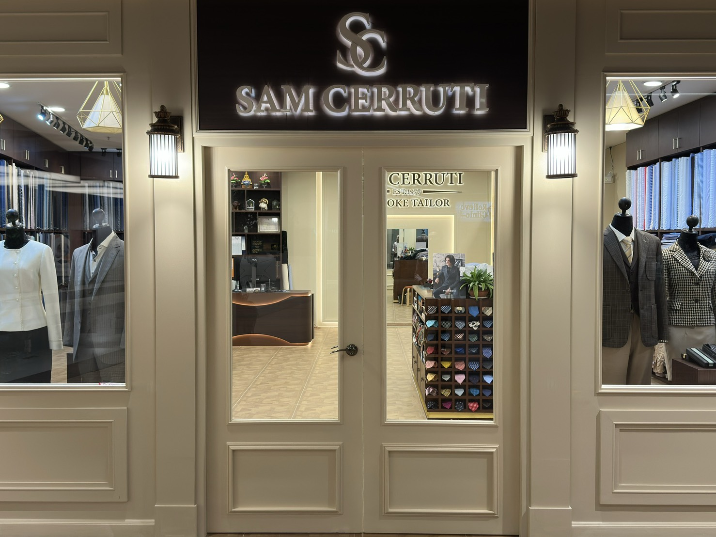 Sam Cerruti Bespoke Tailor Bangkok - Master Tailor at Gateway Ekamai